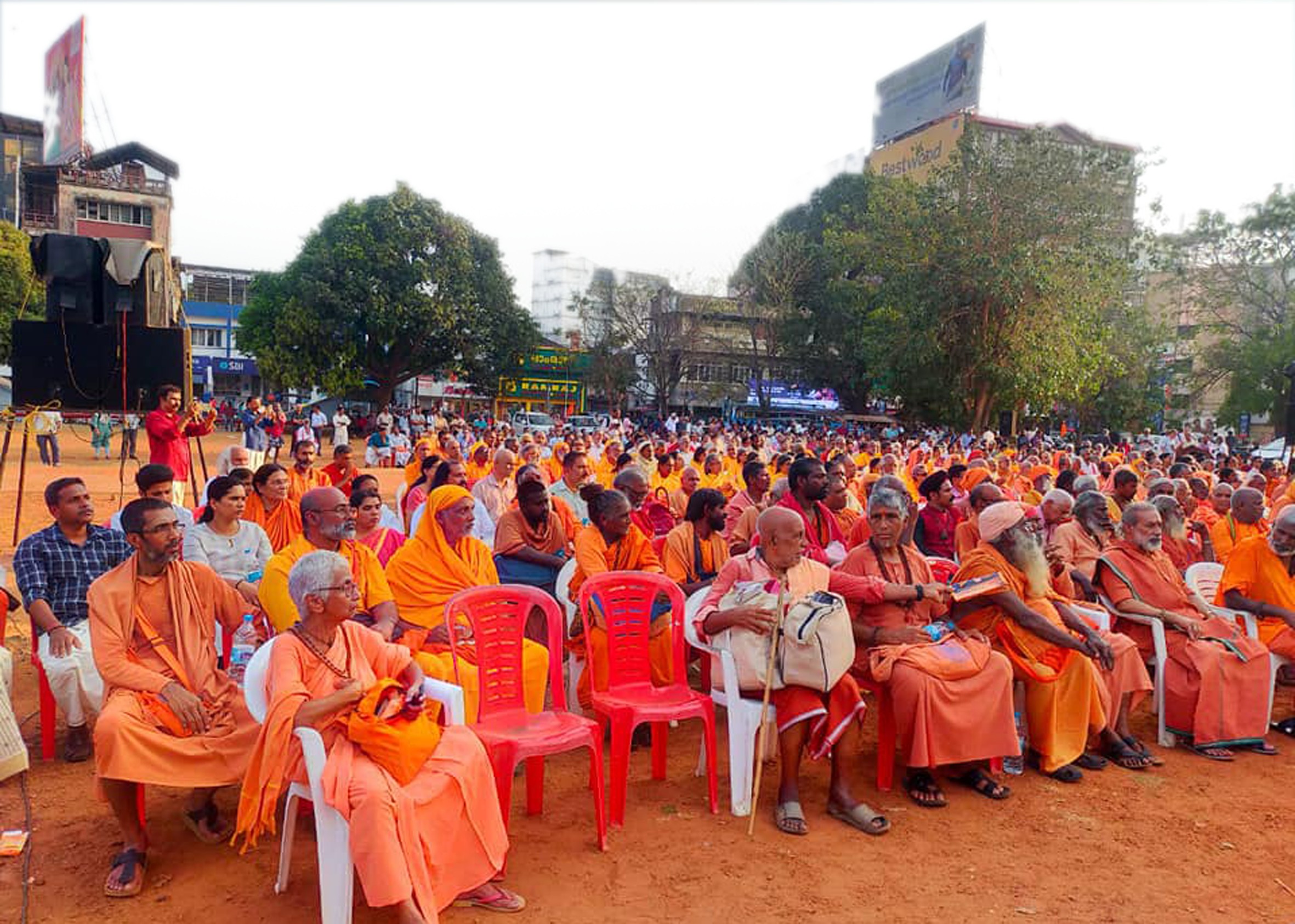 വിഎച്ച്പിയും  സന്യാസിമാരും- സംഘടന